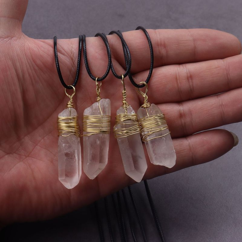 Halskette mit natürlichem sechseckigem Kristallanhänger – unregelmäßiger Jadestein mit langer, gewundener Kette, Schmuck mit heilender Energie_voghion.com