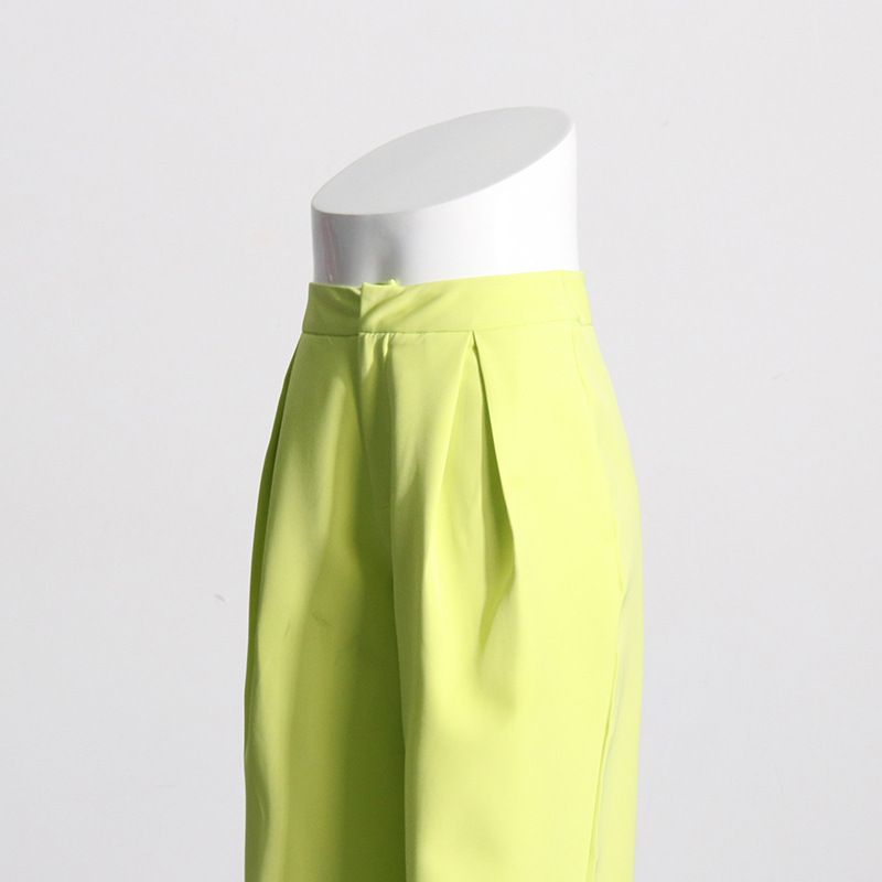 GraceChic Modischer Freizeitanzug Herbst 2025: Zweiteiliges Set bestehend aus V-Ausschnitt-Cardigan, kurzem Blazer und hochgeschnittener, gerader Hose_voghion.com