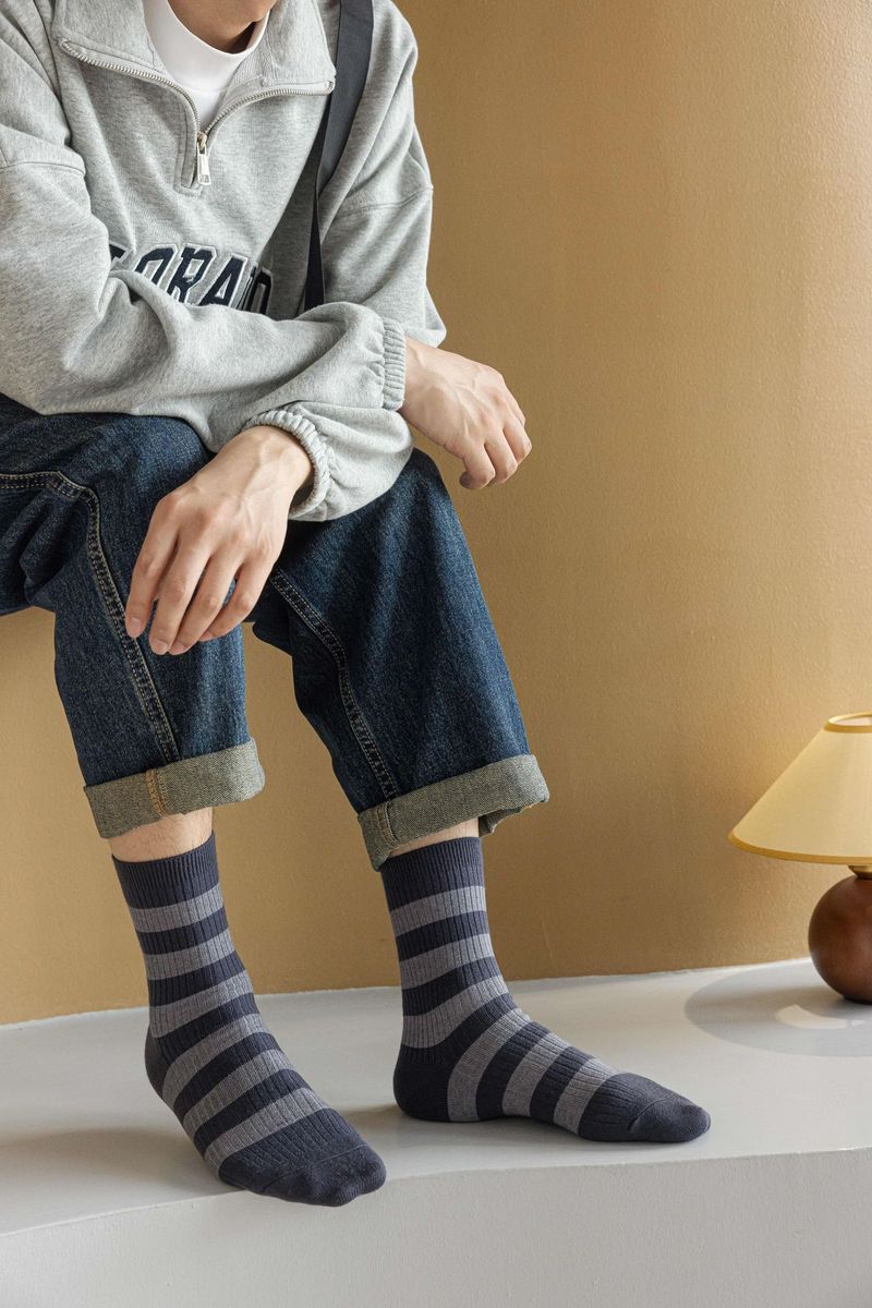 Crew Socks Men's Striped Cashmere Socks For Autumn And Winter, Versatile And Casual, Soft And Sticky Socks, Fashionable Coffee Colored Pile Socks_voghion.com