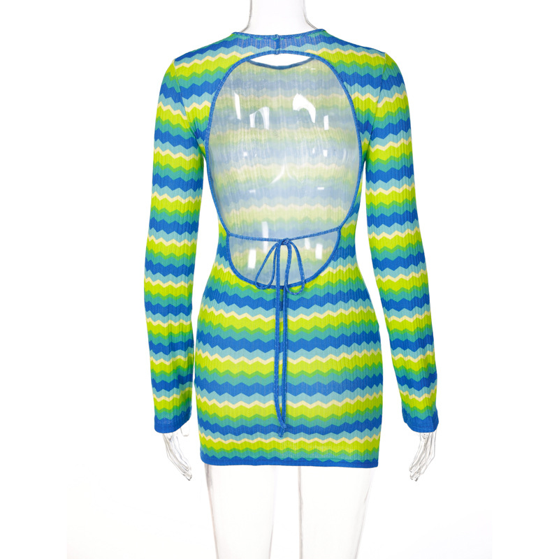 Abito da donna con maniche lunghe color caramella e lacci sul retro che perdono_voghion.com