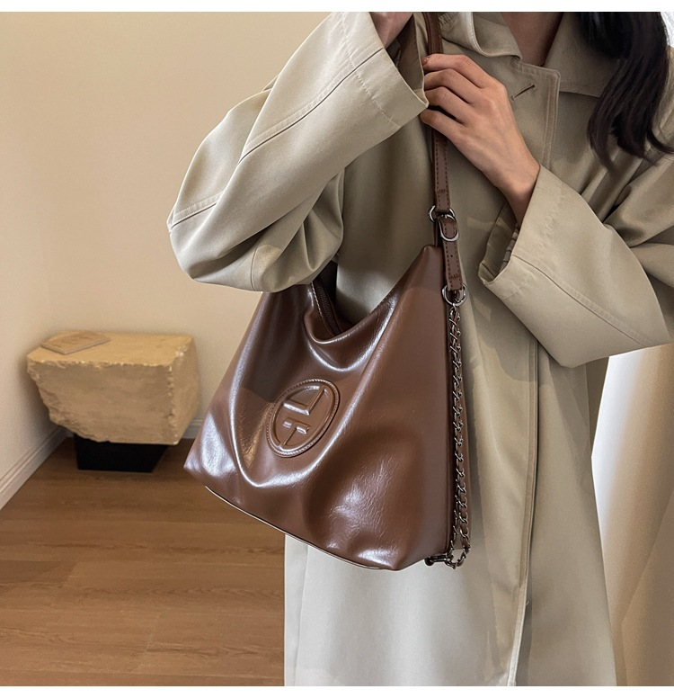 2024 Light Luxury Creative Women's New Cool And Trendy Saddle Bag Fashion Large Capacity Shoulder Bag Solid Color Handbag_voghion.com