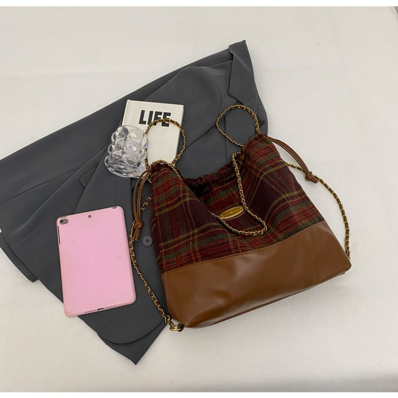 Zaino da donna in lana con catena, capacità grande, autunno e inverno, nuovo a tracolla, popolare, design di nicchia, morbido, sensazione di velluto, secchiello_voghion.com
