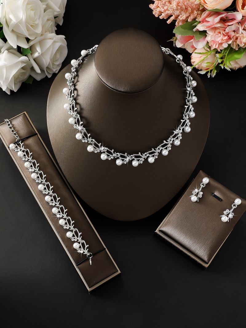 Novo conjunto de duas peças de colar de diamante de liga de pérolas femininas brincos de noiva premium_voghion.com