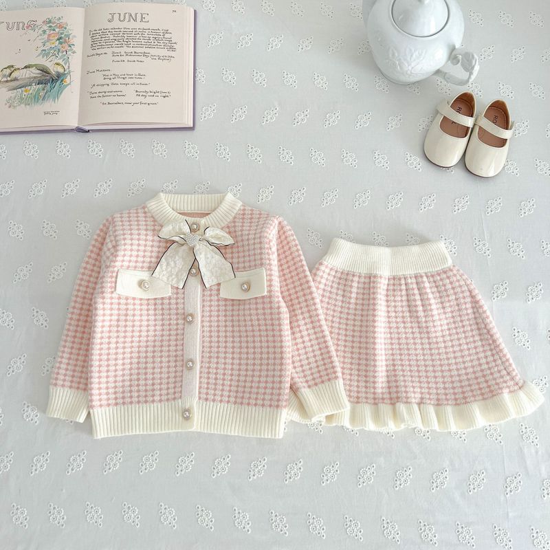 Commerce extérieur Vêtements pour enfants Usine Automne et Hiver Nouvelles filles Pull Jupe Cardigan tricoté Bow Costume Jupe Costume deux pièces_voghion.com