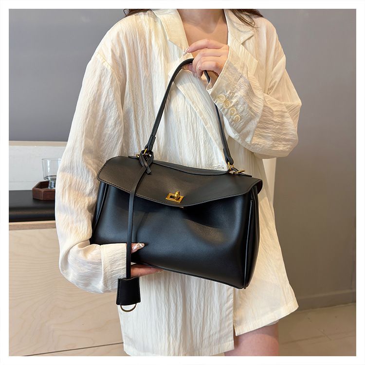 Hand held platinum bag for women 2024 new style Korean niche underarm bag high end stylish large capacity commuter bag_voghion.com