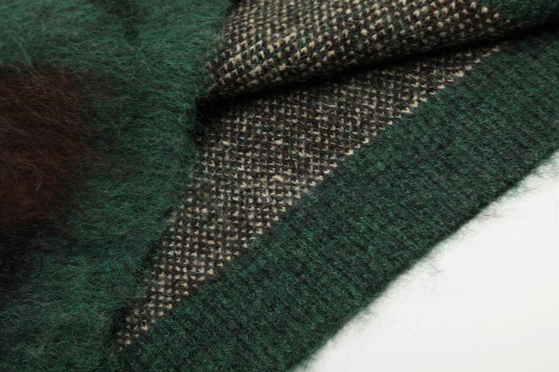 Kardigan w stylu retro z haftem w bloki kolorów – luźny dzianinowy materiał z odkrytym przodem, miękka mieszanka akrylu, element warstwowy inspirowany stylem vintage (zielony)_voghion.com
