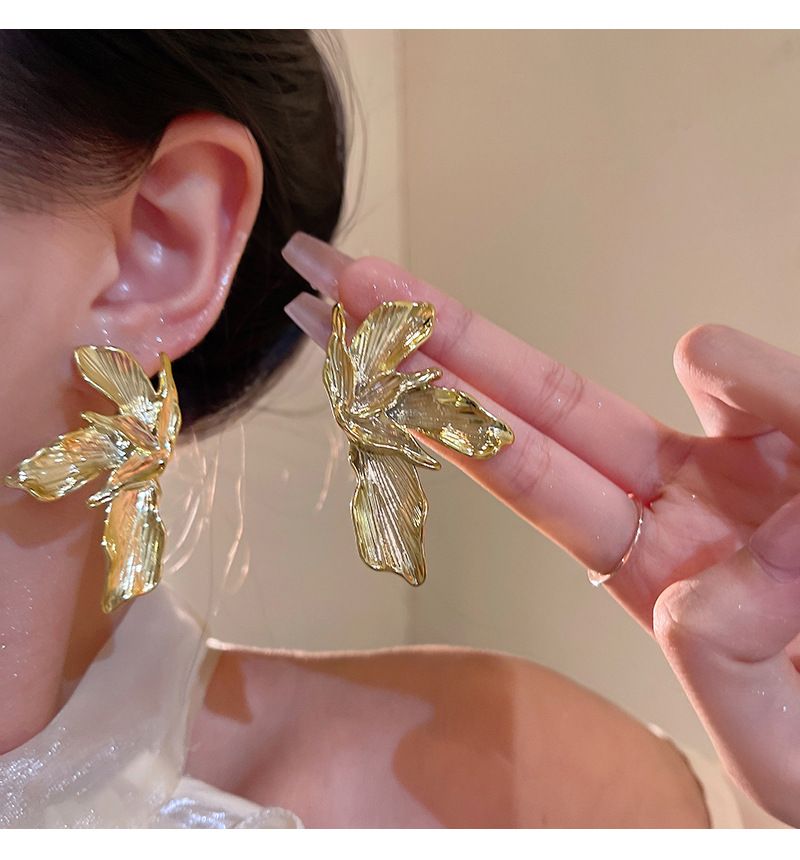Niche High-End Leaf For Women, Light Luxury, Unique, Exaggerated 3D Petal Earrings_voghion.com