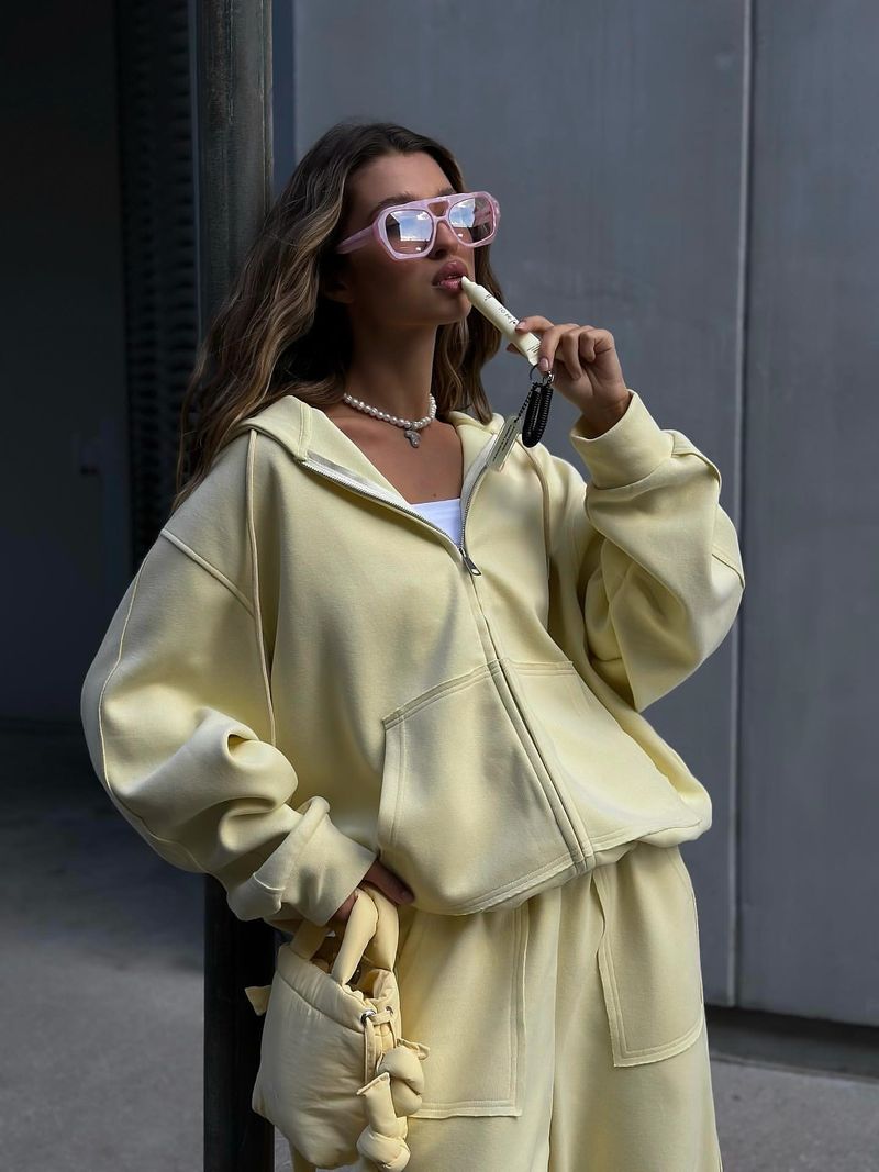 Completo due pezzi casual da strada, con giacca, cravatta, pantaloni a gamba larga, manica lunga, cerniera e tinta unita_voghion.com