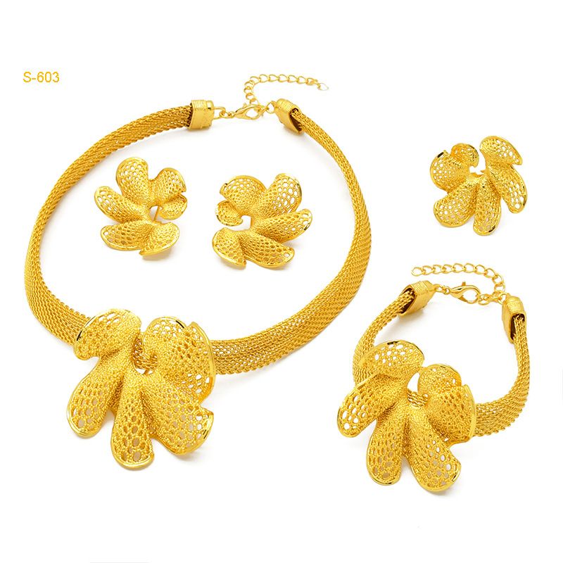 Set di gioielli in oro da donna, in lega di rame, placcati in oro, Dubai, set di moda di vendita calda, sposa indiana, collana, orecchini, bracciale, anello, gioielli_voghion.com