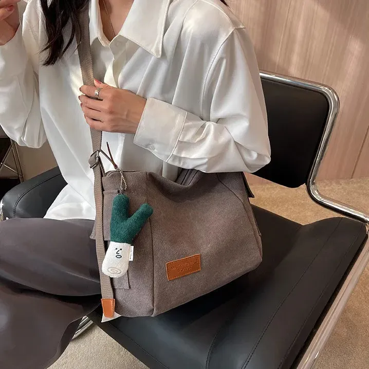 Bolsa transversal feminina de lona, estilo coreano, com alça média, modelo Y2K Harajuku Ita School Textile Stray (código 241007)._voghion.com