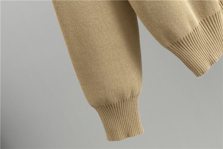 Dameklær elegant dame, lat stil, strikket genser, sjal, kappe, bukser med brede ben, tredelt dress_voghion.com