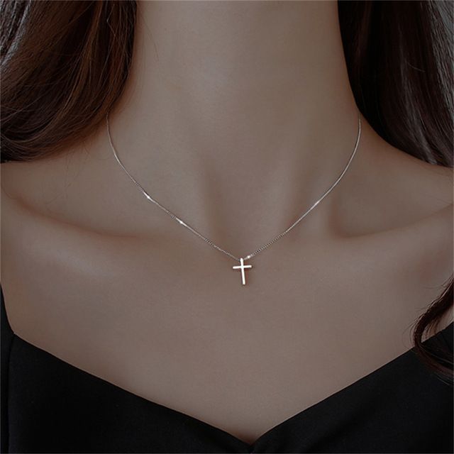 Collana con croce giapponese e coreana in vendita calda per donna, design semplice e minimalista, con ciondolo a catena per clavicola_voghion.com
