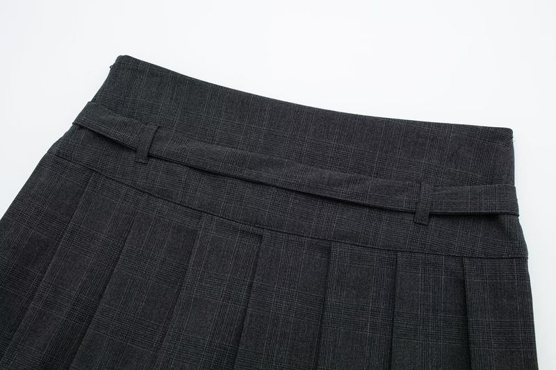 Gonna corta con vita media e pieghe larghe da donna alla moda_voghion.com