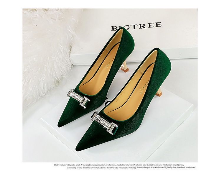 1818-K80 Bankett-Damenschuhe mit Absatz, Oberfläche aus Xishi-Wildleder, flacher Mund, spitze Schnalle mit Wasserdiamant, dekorativer Metallabsatz_voghion.com