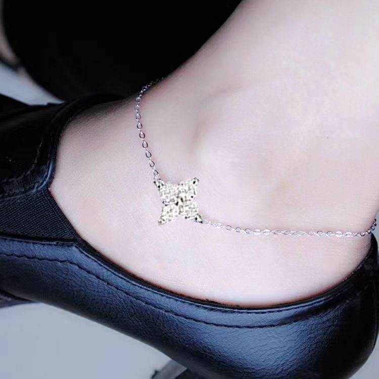 Cavigliera in argento puro con quadrifoglio placcato oro e diamanti intarsiati, lusso di alta gamma, nuovo modello_voghion.com