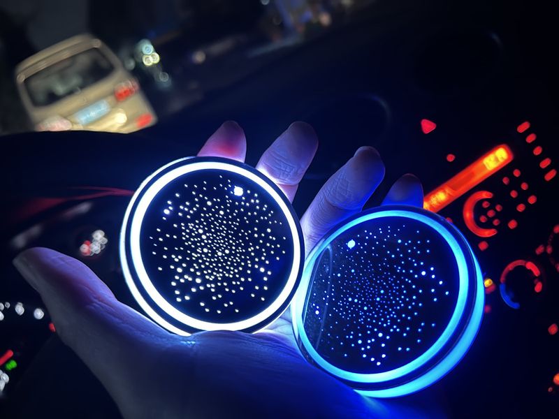 Automotive LED Leucht Wasser Matte Muster Können Geändert Werden Mit Acryl Auto Tasse Slot Umgebungs Licht 68MM Durchmesser Sieben_voghion.com