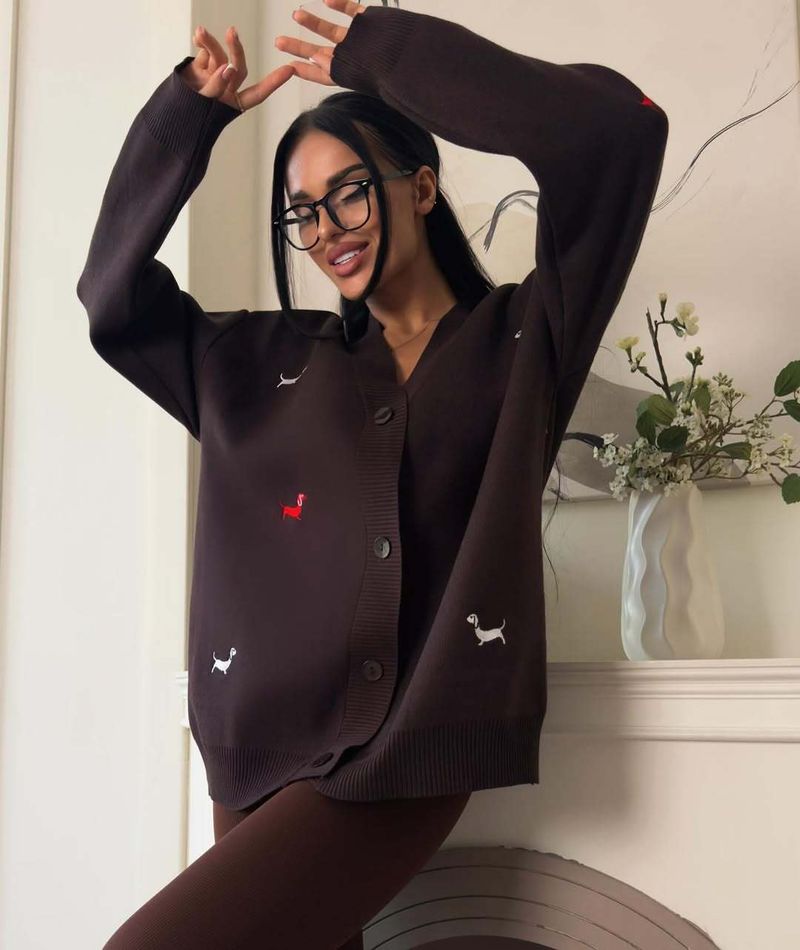 Gilet cardigan brodé teckel à col en V profond pour femme – Pull oversize en maille confortable pour un style décontracté chic_voghion.com