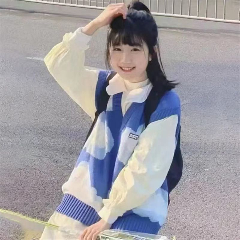 Knitted vest for women in 2023 Spring and Autumn, V-neck, loose fit, slimming, sleeveless layered Korean version,_voghion.com