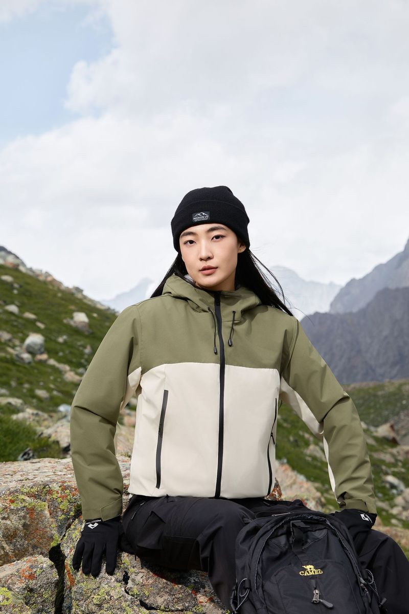 Graphene Thermal Group zakupiła wiatroodporną, wodoodporną, ciepłą, outdoorową kurtkę z nadrukiem, podszytą polarem_voghion.com