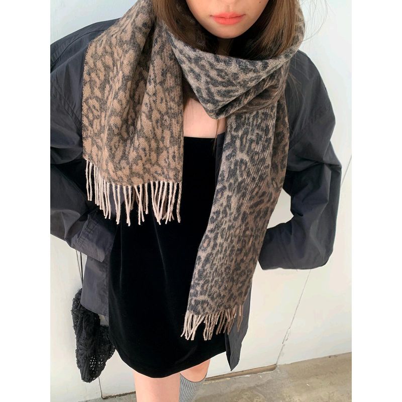 100% Pure Wool Grade Leopard Ladies Scarf Winter Tassel Thickened Warm Shawl Warm Neck 2025 New_voghion.com