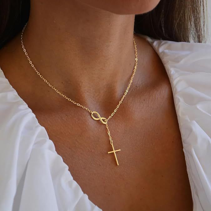 Collier court tendance pour femme avec chaîne de clavicule et croix numéro 8_voghion.com