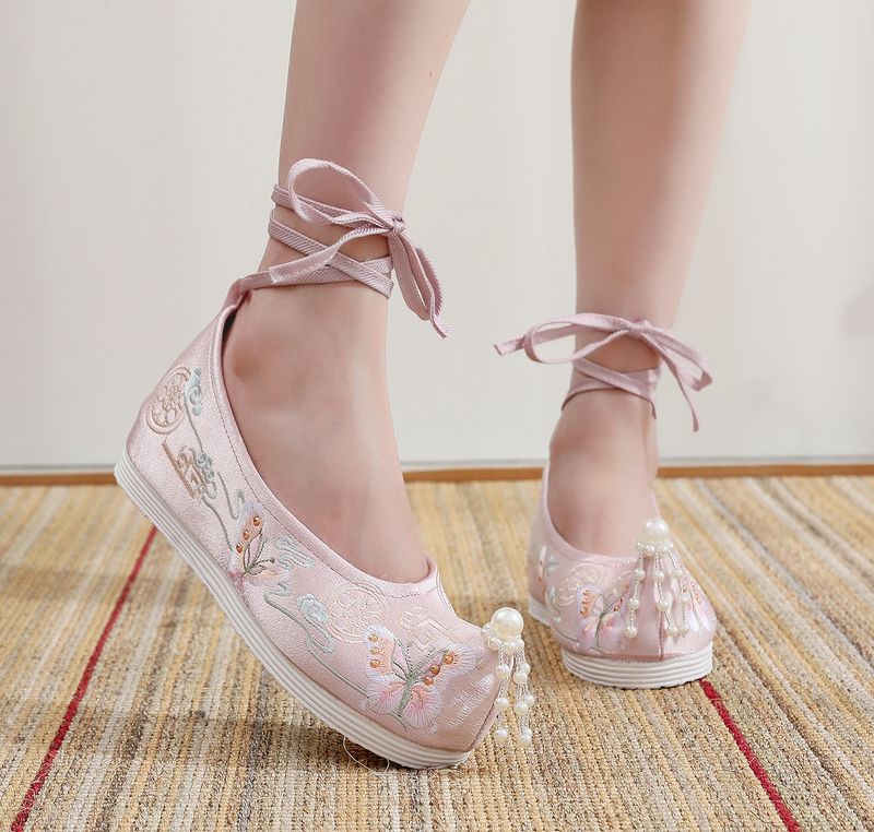 Damenschuhe Frühling und Sommer im neuen Stil antike Hanfu-Schuhe erhöhte Schuhe bestickte Damenschuhe Perlenkostüm-Schuhe_voghion.com