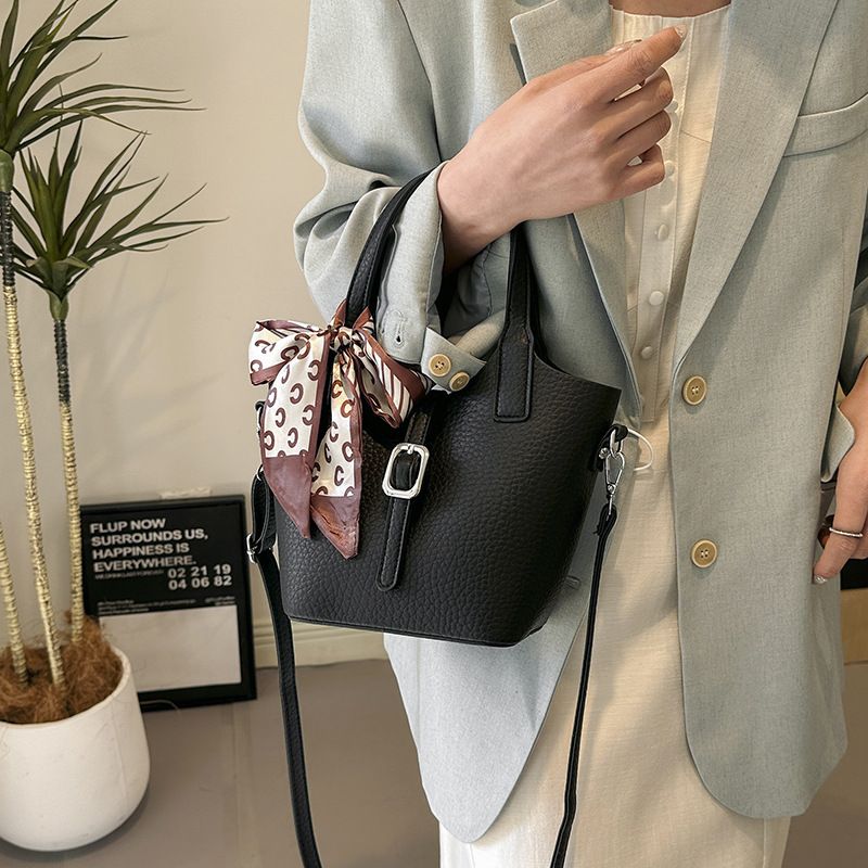 Beibei Shangpin 2024 New High Grade Scarf with Lychee Pattern Mother and Child Water Bucket Handheld One Shoulder_voghion.com