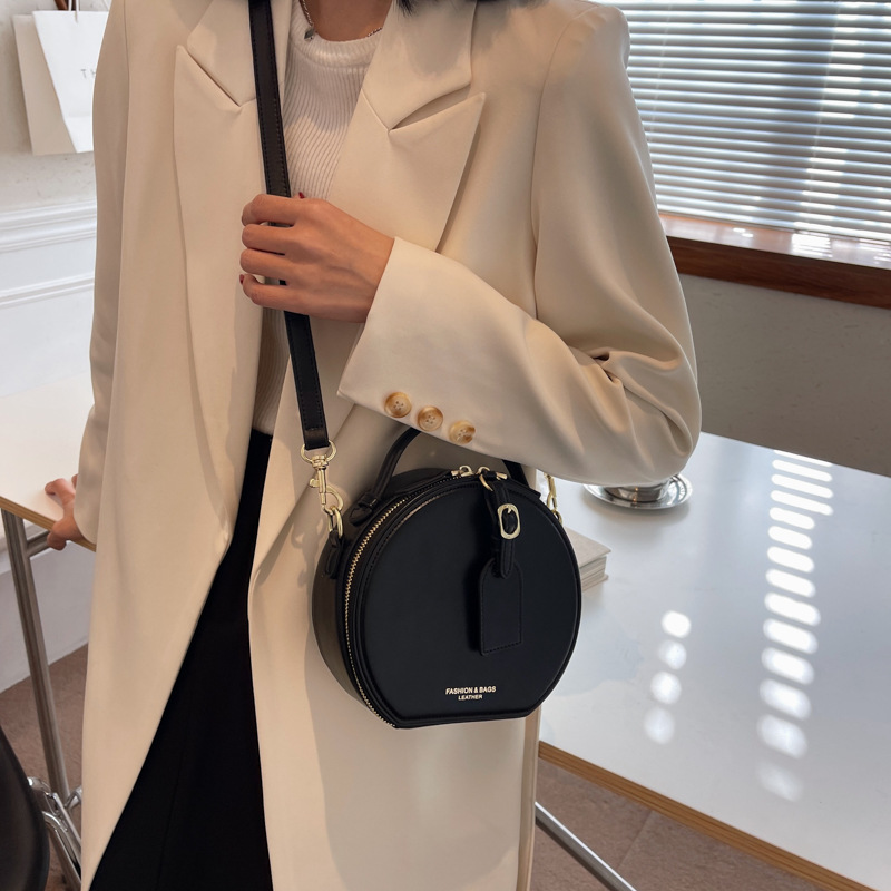 Nuova borsa a tracolla piccola rotonda testurizzata alla moda del 2022 per le donne, borsa a mano e a tracolla alla moda quest'anno_voghion.com