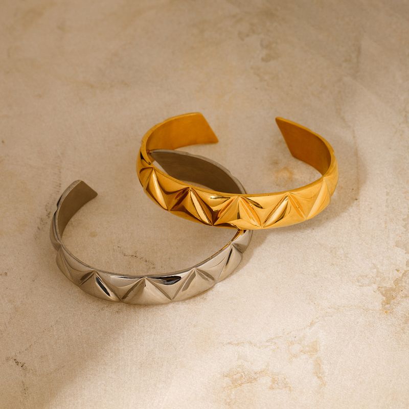 JD Designer Gold Stainless Triangle Open Bracelet, Light Luxury, High Quality, and Elegant Titanium Steel Bracelet_voghion.com