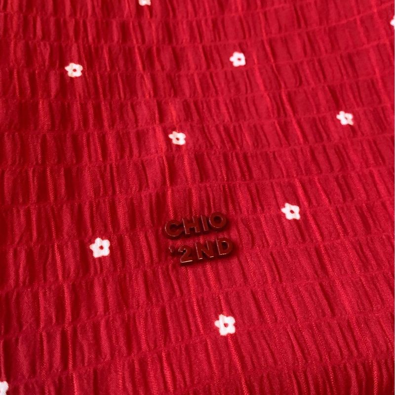 Borsa a secchiello casual da donna con tracolla di grande capacità, con trama a pois rossi e texture rugosa, 2025_voghion.com
