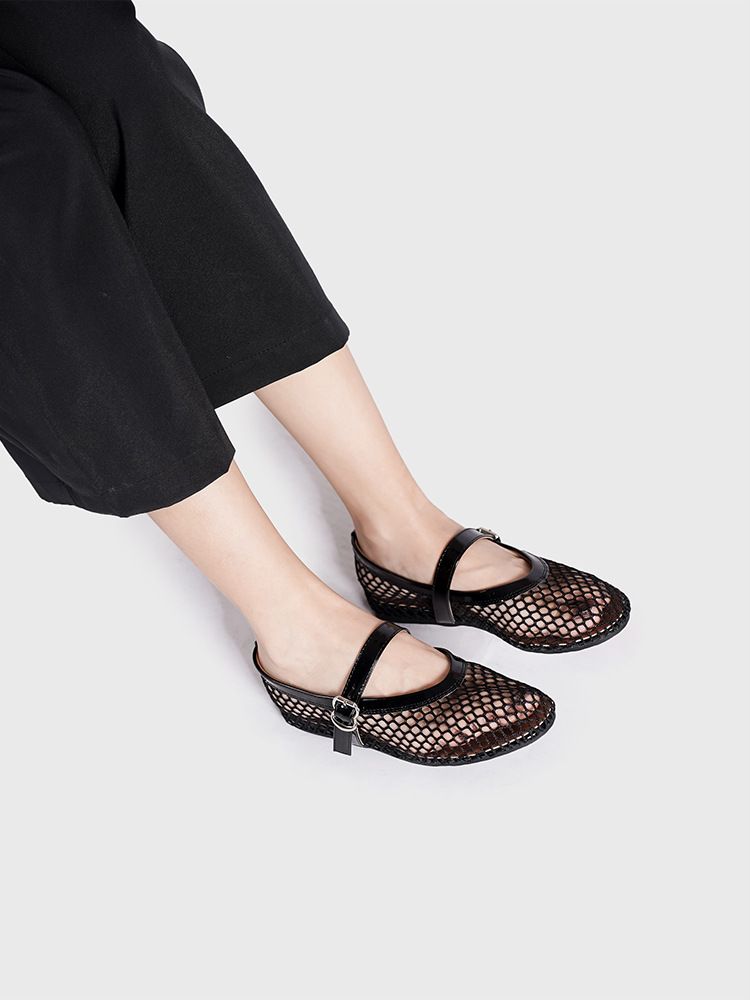 Franske, udhulede ballerinasko med flad bund og spænde i metalnet, nichedesignede singlesko til kvinder_voghion.com