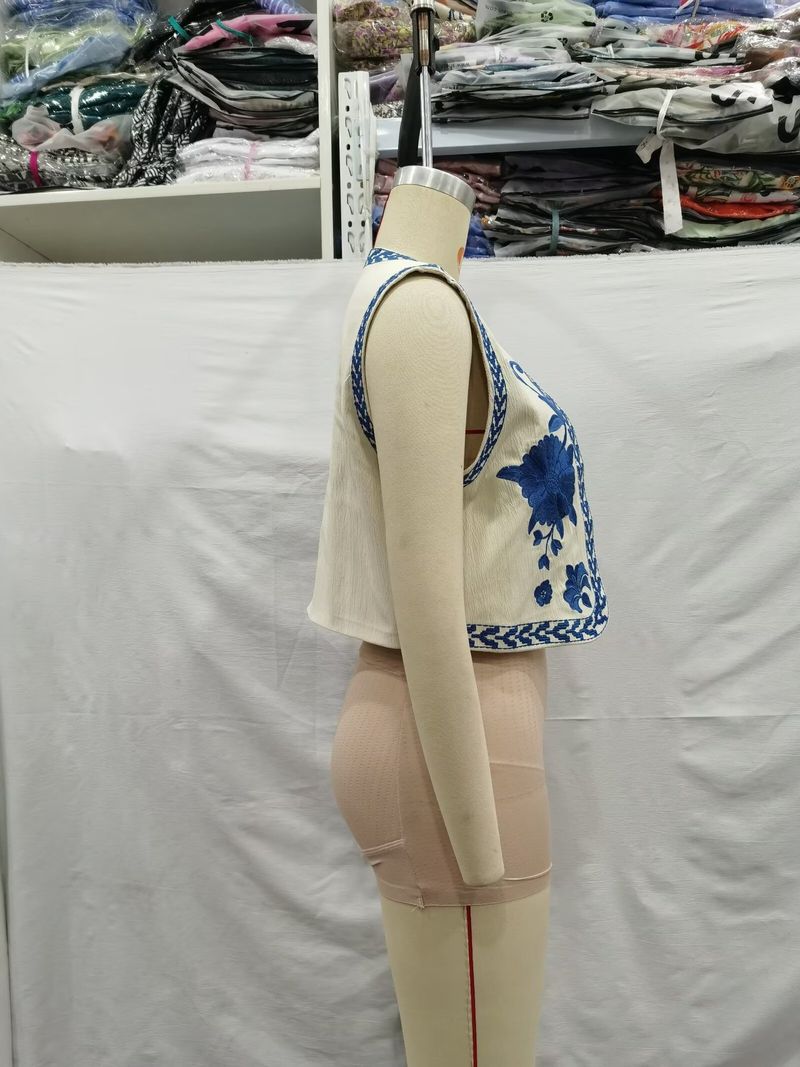 Vêtements pour femmes 2024 nouvelle tenue d'été avec gilet brodé à la mode_voghion.com
