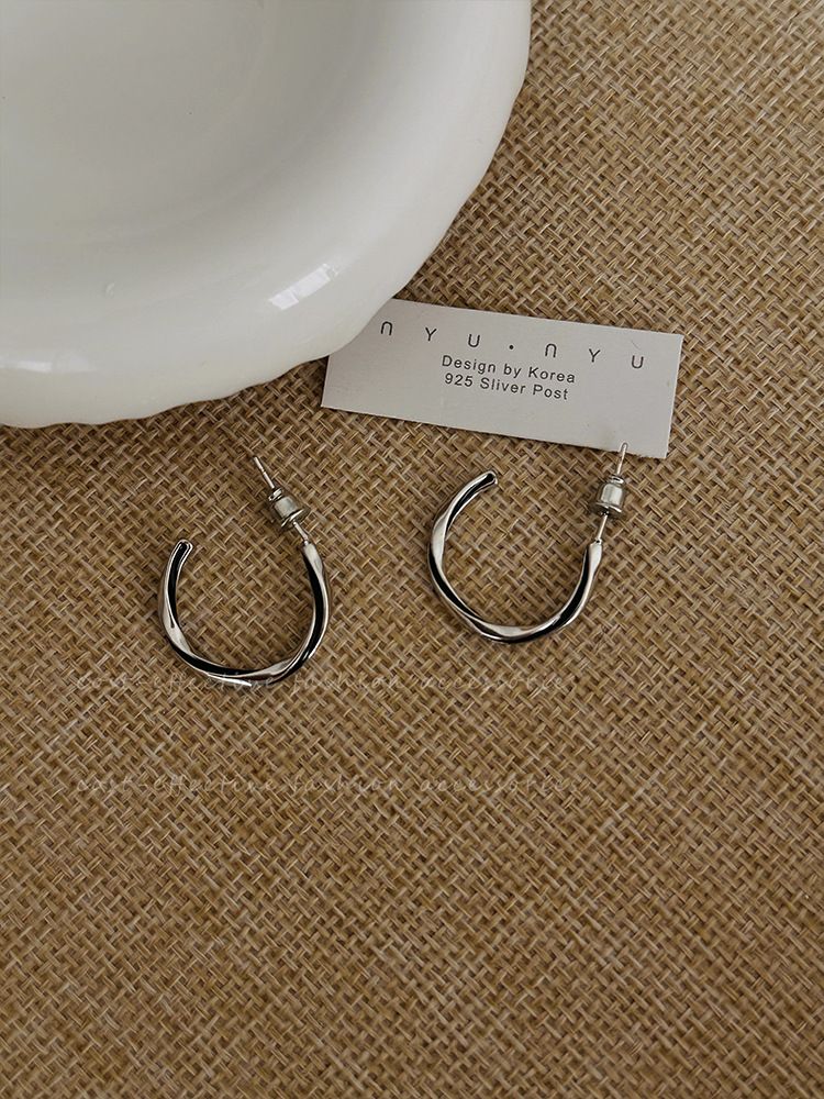 Orecchini a cerchio in argento Sensu 2023 nuovi orecchini di design di nicchia di lusso leggeri per le donne_voghion.com