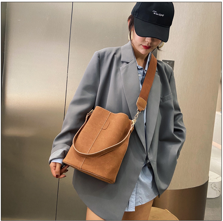 Borsa da donna a forma di secchio minimalista europea e americana Borsa a tracolla portatile Borsa grande retrò in tessuto smerigliato_voghion.com