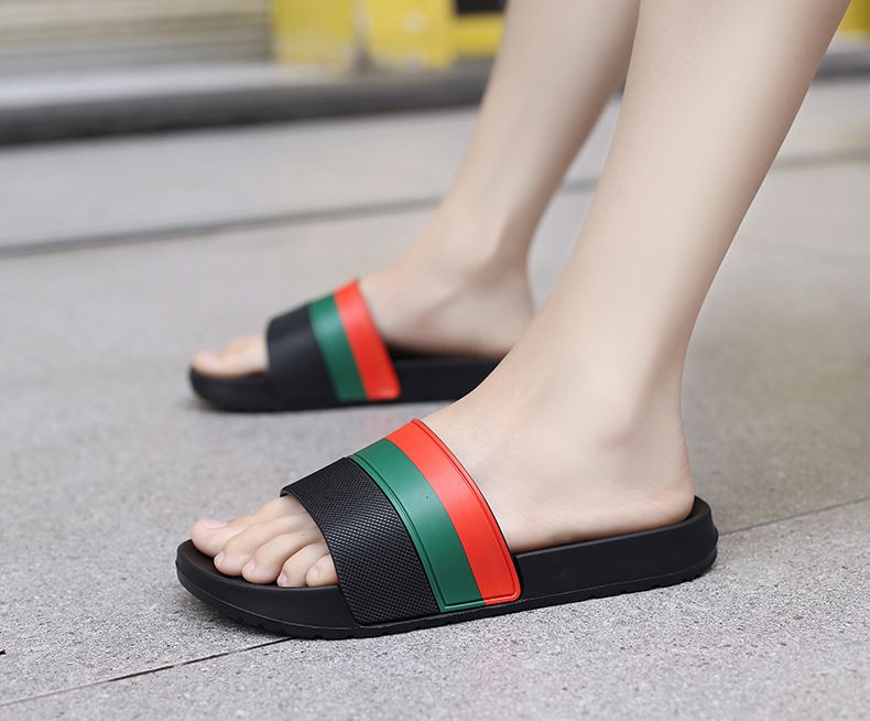24 nieuwe zomer indoor vrijetijdsmode antislip pantoffels EVA strontgevoel comfortabele ademende sandalen met dikke zolen_voghion.com