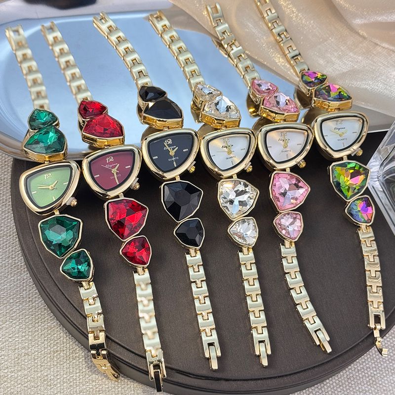 Combinazione di colori Design irregolare Orologio con grandi diamanti Orologio di nicchia di lusso Colore Moda Alto senso Lavoro Quotidiano Compleanno Anniversario Regalo di San Valentino_voghion.com