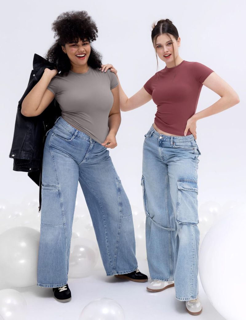 Grenziwwerschreidend europäesch an amerikanesch Tops Dammen Kuerzärmlech Summer Geplisséiert Slim T-Shirt_voghion.com