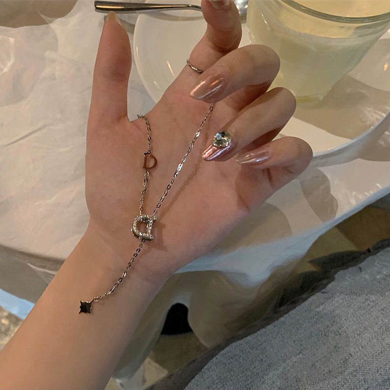 Einfache Halskette mit Zirkonia und D-Buchstaben für Damen, leichtes Luxus-Nischendesign, vielseitige High-End-Schlüsselbeinkette aus Titanstahl_voghion.com