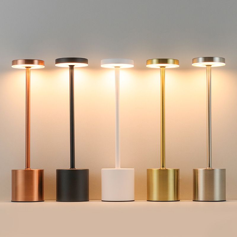 Bar e ristoranti a LED a forma di I, lampada da tavolo per camere da letto, atmosfera decorativa in metallo ricaricabile tramite USB_voghion.com