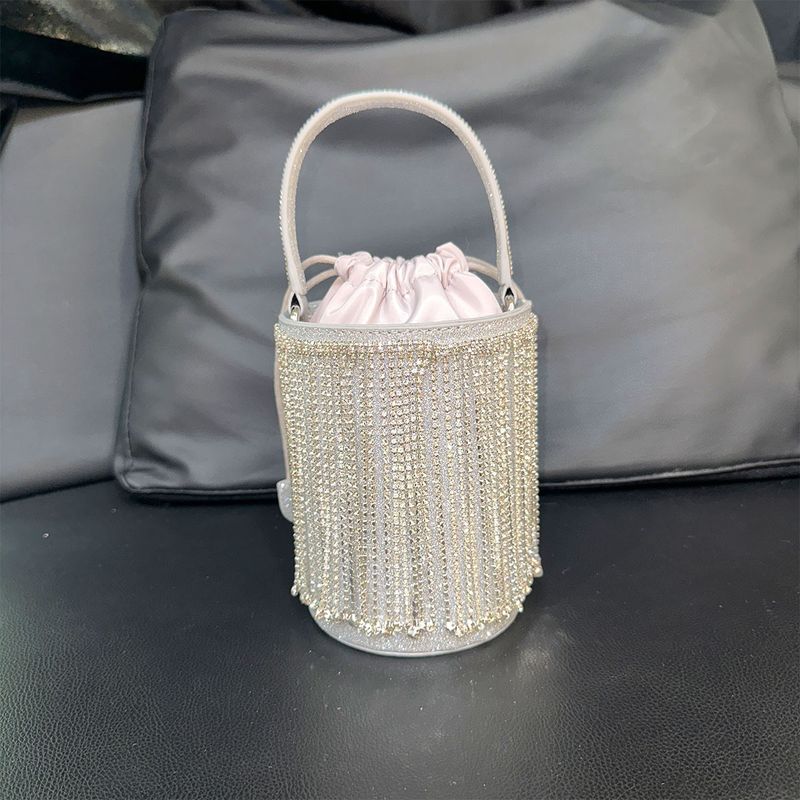 2024 neue Quaste Volldiamant Handtasche Mode Glänzender Eimer Prominente Abend Einzelne Schulter Umhängetasche_voghion.com