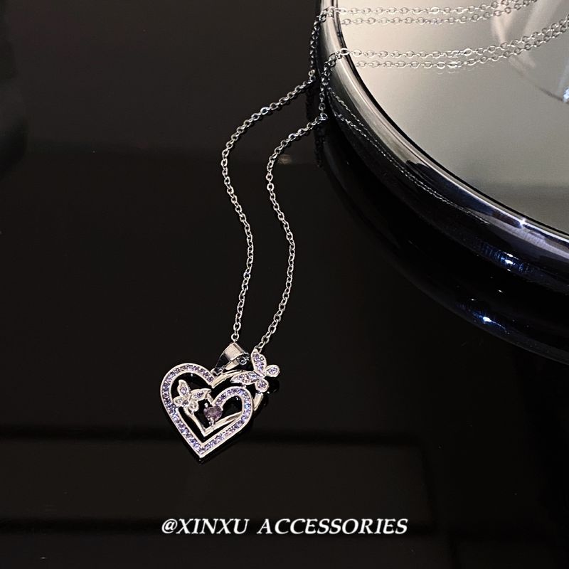 Ciondolo a forma di cuore francese a forma di farfalla cava per ragazze, con un design di nicchia e versatile. Nuova decorazione per collana 2024_voghion.com