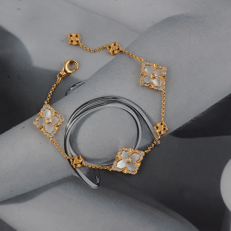 Designer-Damenarmband im Retro-Palast-Stil mit Zirkon-Intarsien, drei Blumen, Rot, Weiß, Grün, Fritillaria-Intarsien_voghion.com