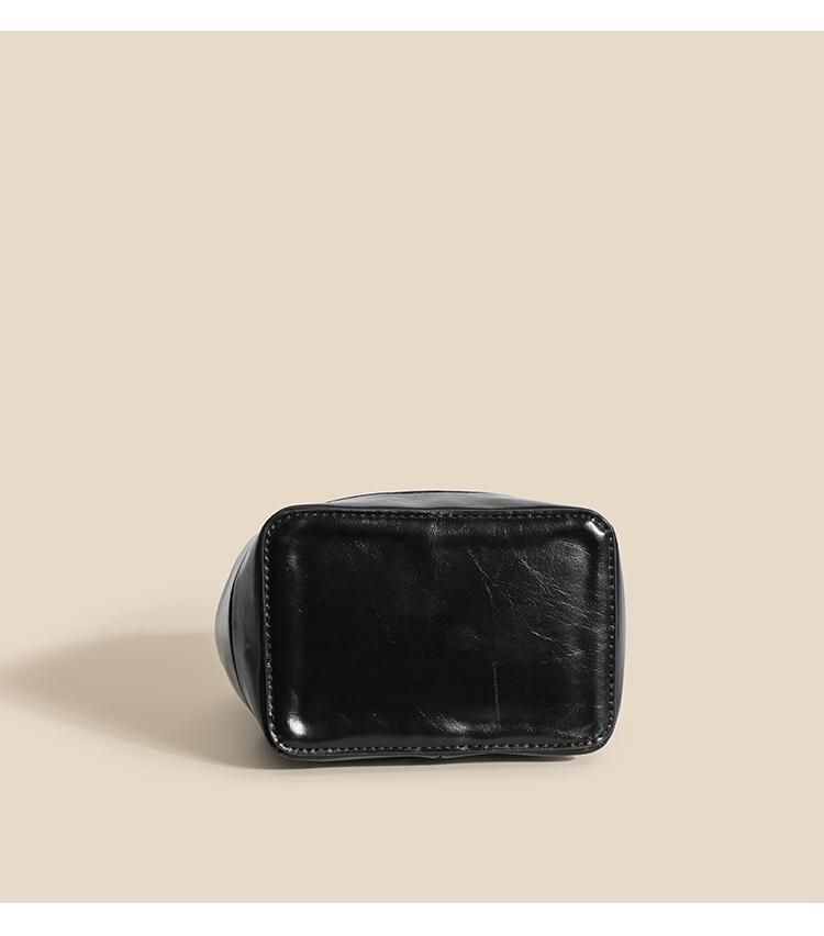 【Esclusiva dal vivo】Zaino con catena di nicchia in stile coreano 2025 Nuova borsa a tracolla da viaggio da donna alla moda per pendolari_voghion.com
