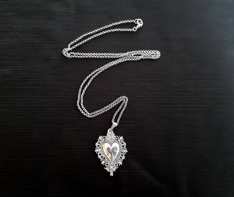 Kolyeler Gotik kalp şeklinde kolye_voghion.com