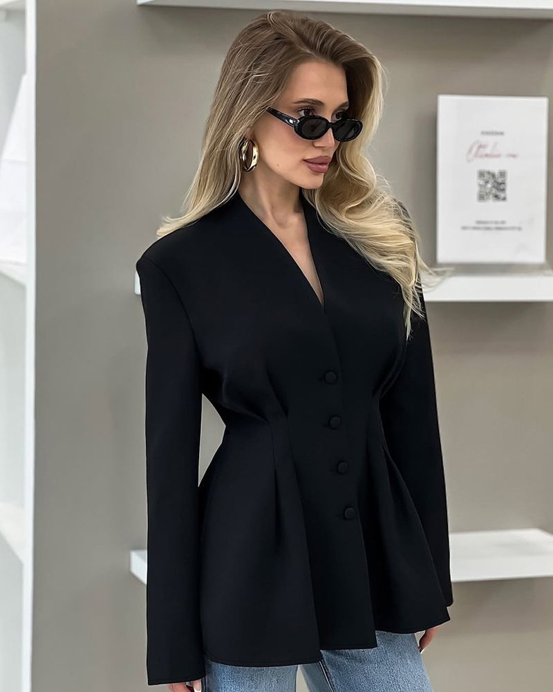 Elegante blazer nero su misura per donna - Giacca da ufficio slim fit con scollo a V e design che stringe la vita_voghion.com