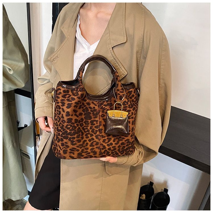 Leopardenmuster für Damen 2024 Herbst neue trendige Mode Schulter koreanische Version Nischendesign Achseltasche_voghion.com