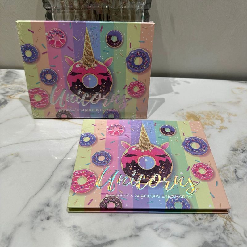 Lidschatten Süßes Donut-Muster 24 Farben Lidschatten-Palette mit Pinsel für mattes Perlglanz-Bühnen-Make-up_voghion.com
