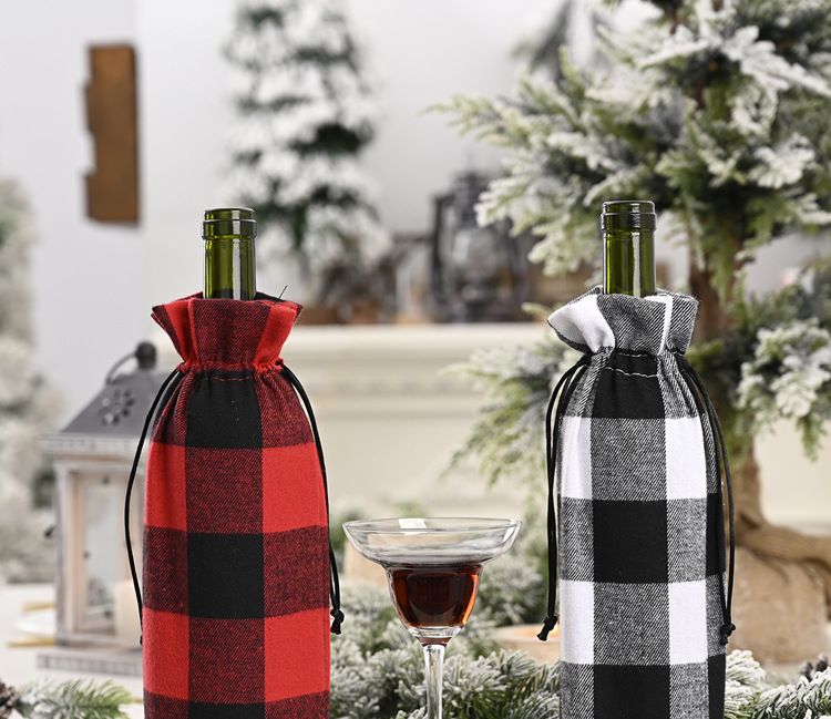 Haube Christmas Decorations Red and Black Large Plaid Wine Bottle Set Black and White Plaid Drawstring Wine Bottle Bag Wine Dress Up_voghion.com