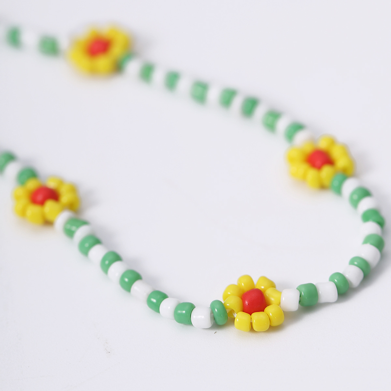 Collana da donna in stile bohémien con fiori a margherita colorata, semplice collana con clavicola con perline retrò femminile_voghion.com
