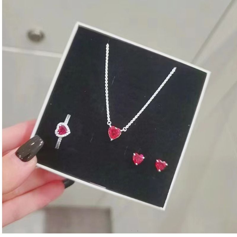 La collana d'amore più venduta di Pan, l'orecchino, il set di tre pezzi con collana placcata in argento con diamanti intarsiati_voghion.com